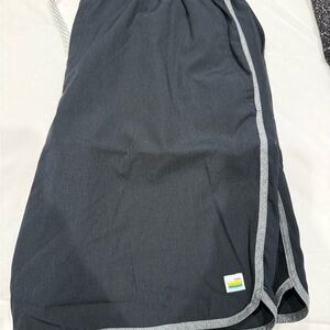 Vuori Shorts